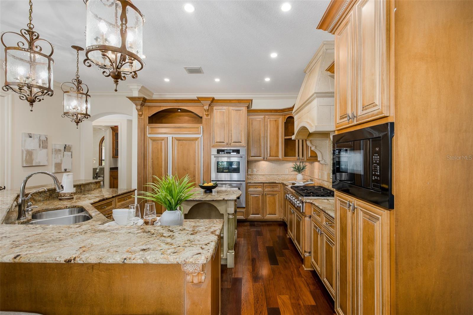 CHAMPIONS CLUB - Residential