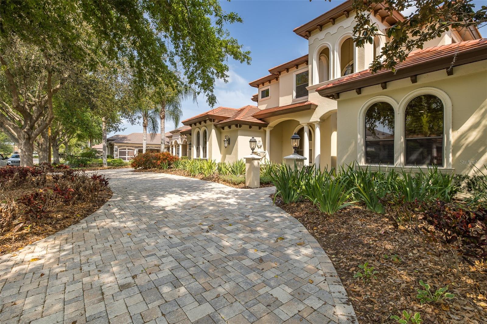 CHAMPIONS CLUB - Residential