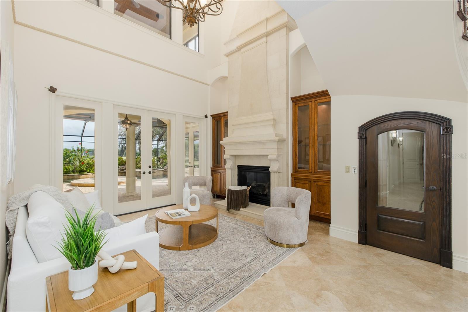 CHAMPIONS CLUB - Residential