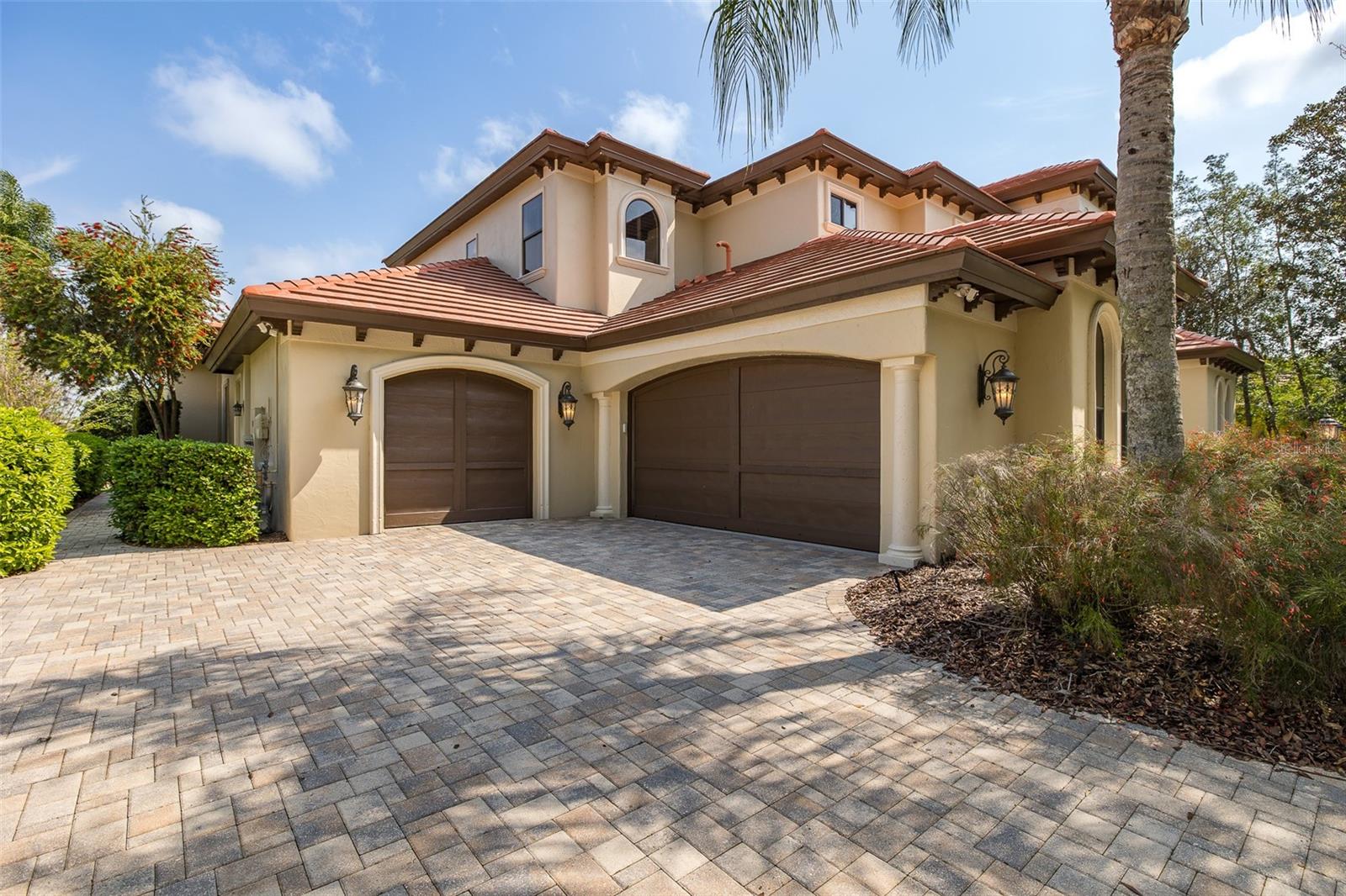 CHAMPIONS CLUB - Residential