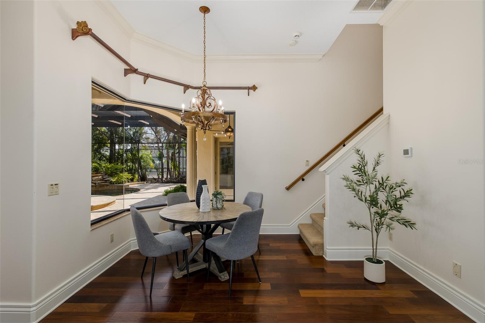 CHAMPIONS CLUB - Residential