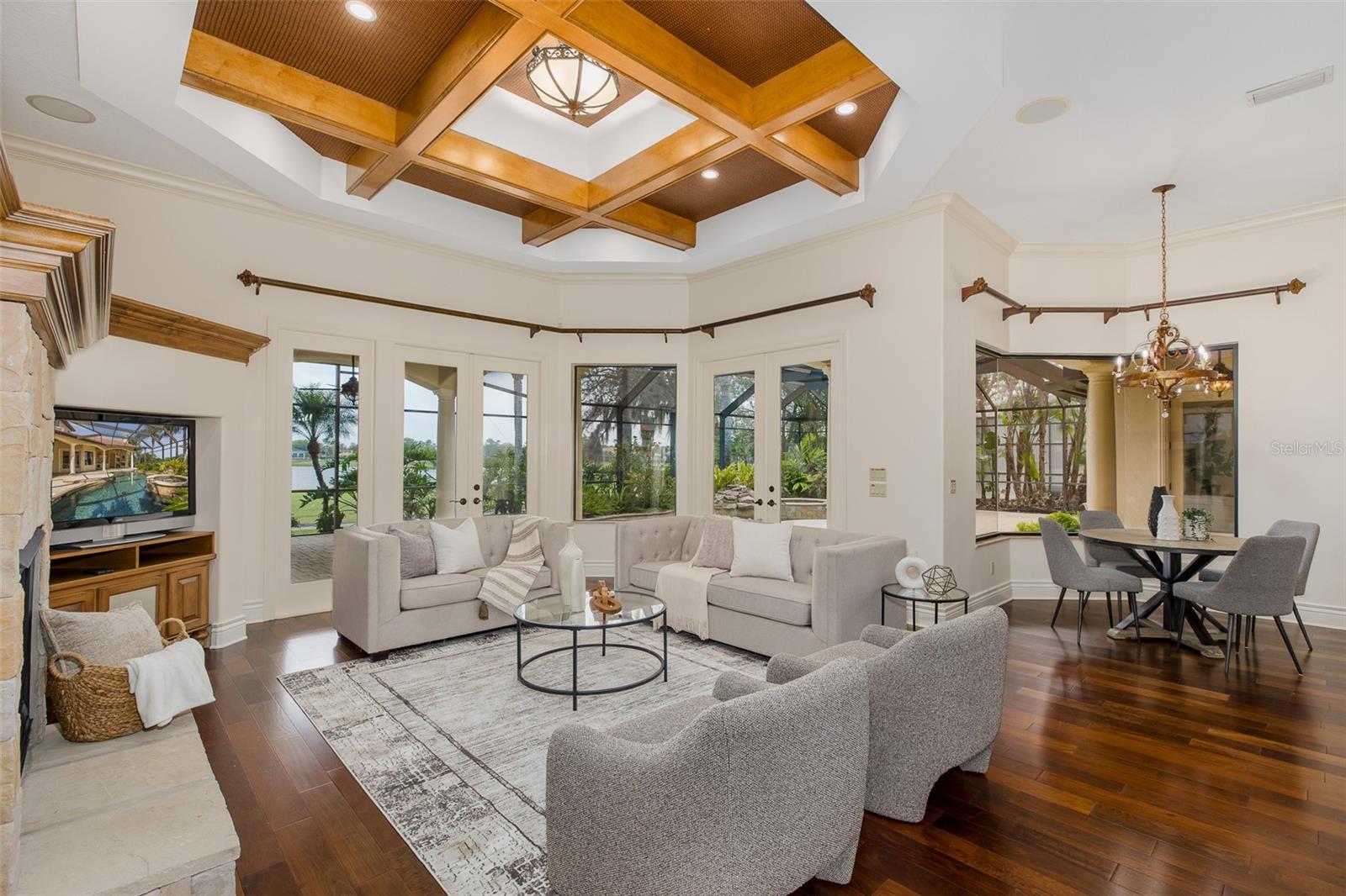 CHAMPIONS CLUB - Residential