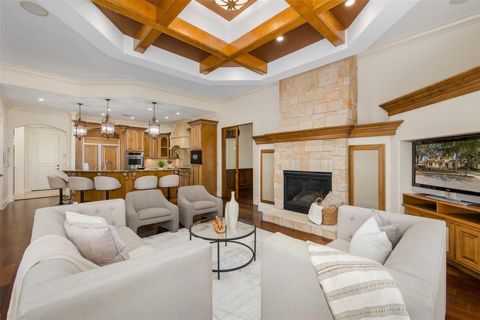 CHAMPIONS CLUB - Residential