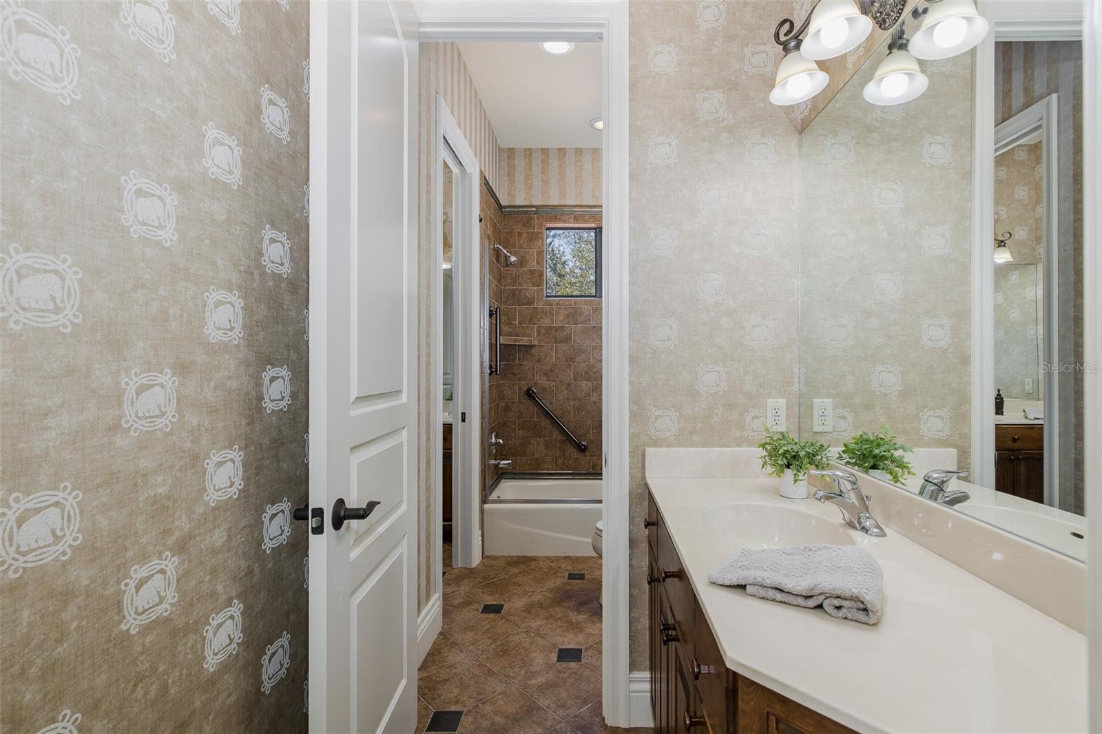 CHAMPIONS CLUB - Residential