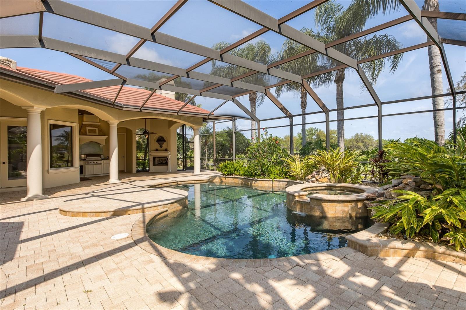 CHAMPIONS CLUB - Residential