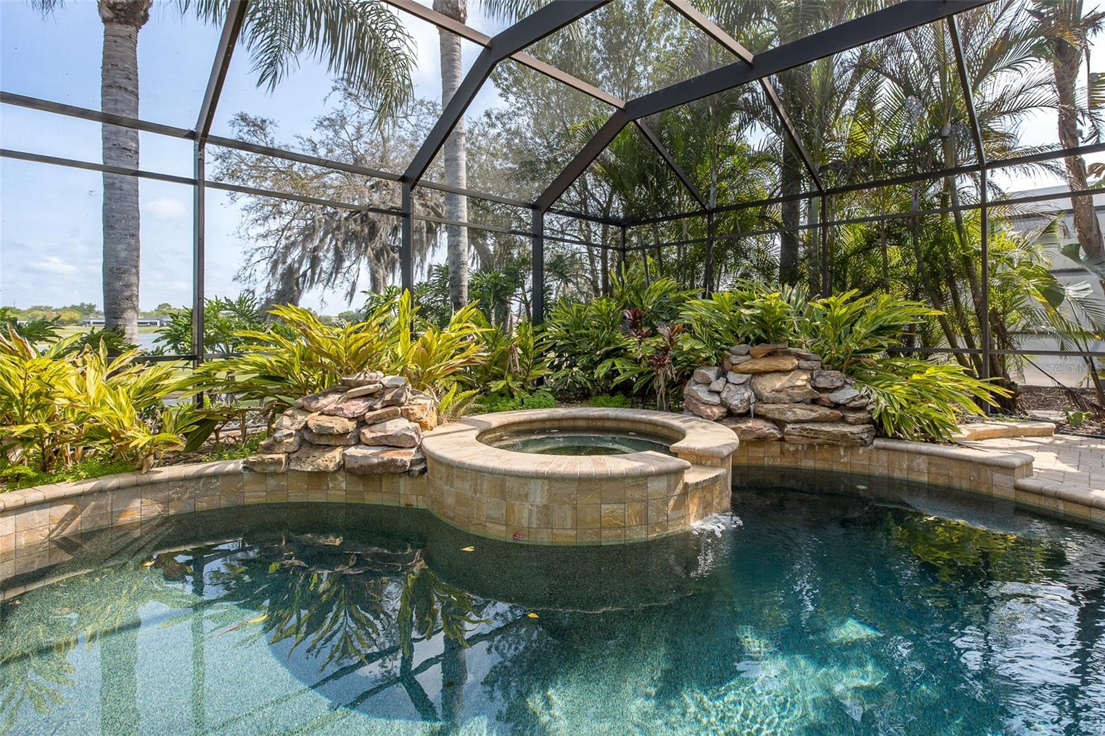 CHAMPIONS CLUB - Residential