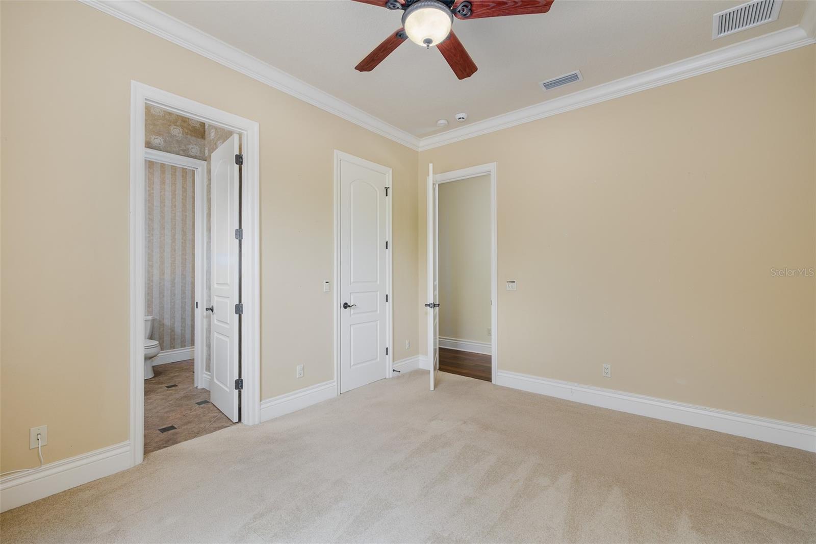 CHAMPIONS CLUB - Residential