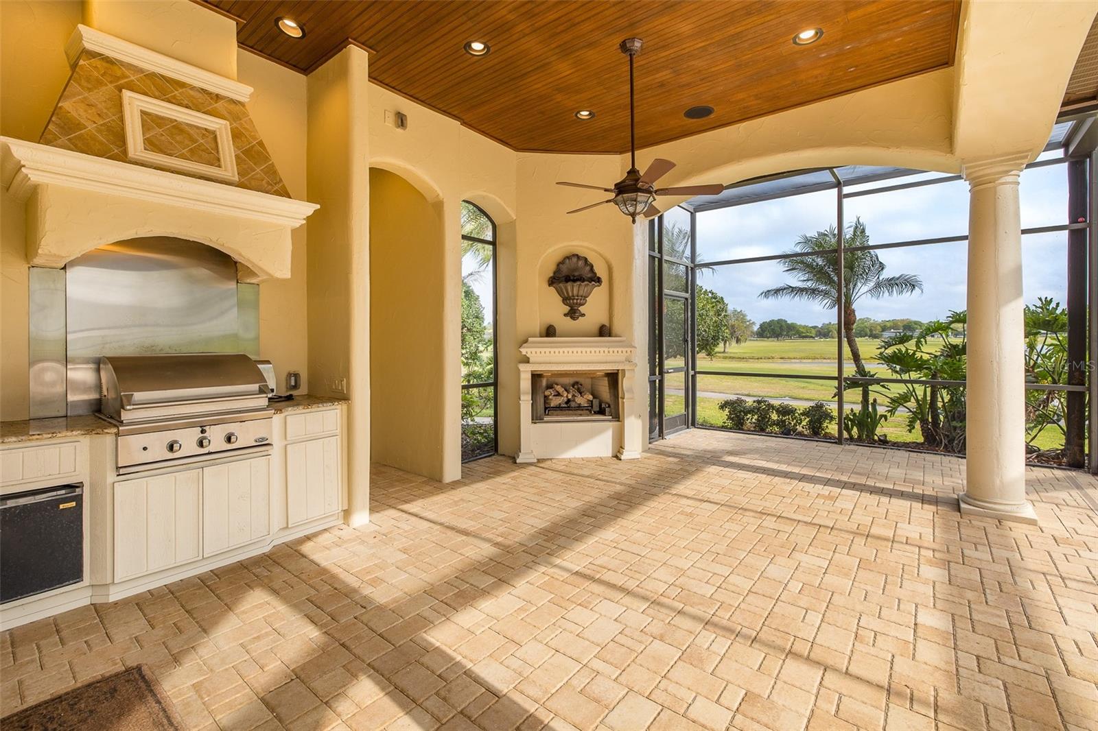 CHAMPIONS CLUB - Residential