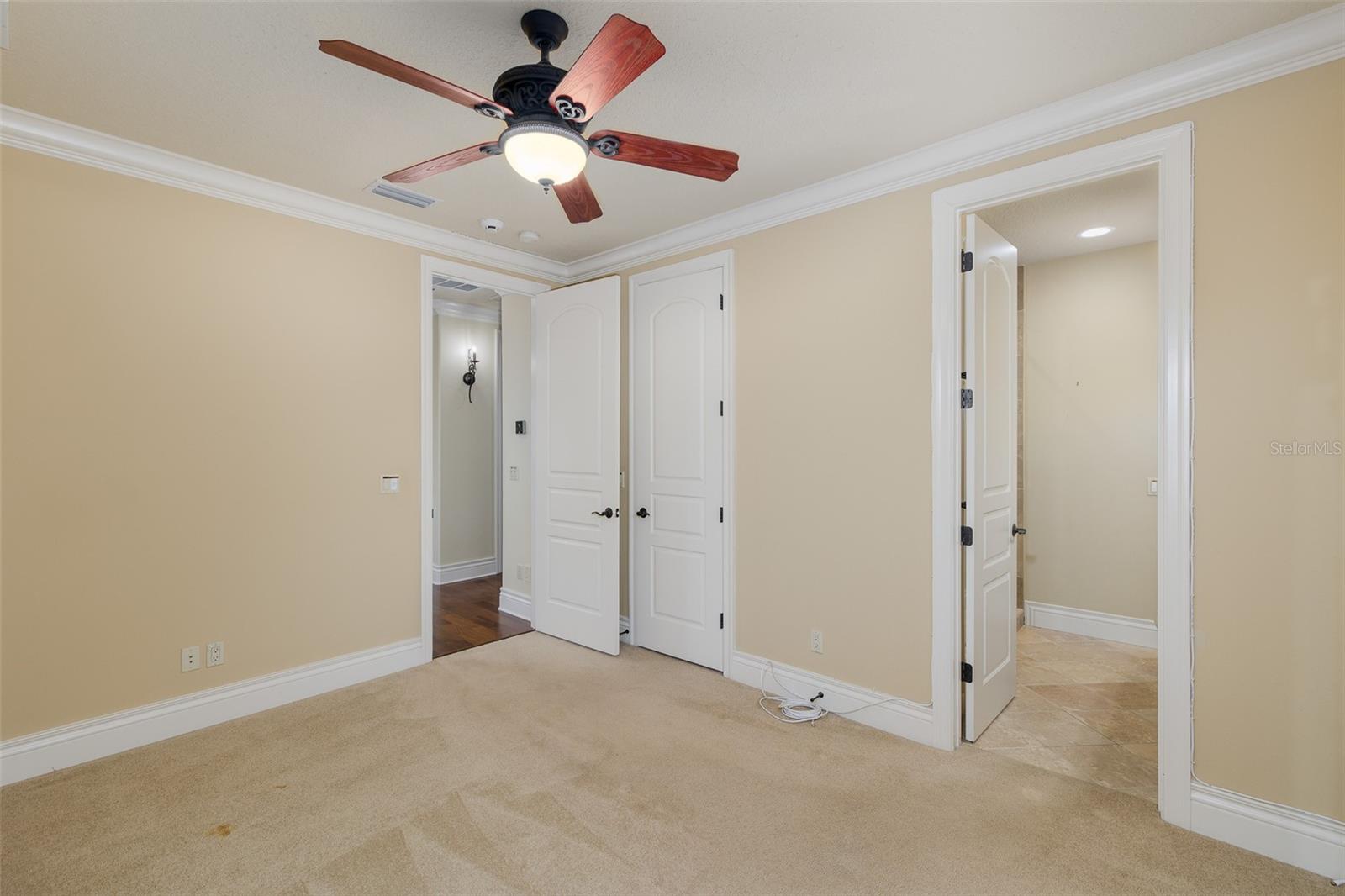 CHAMPIONS CLUB - Residential