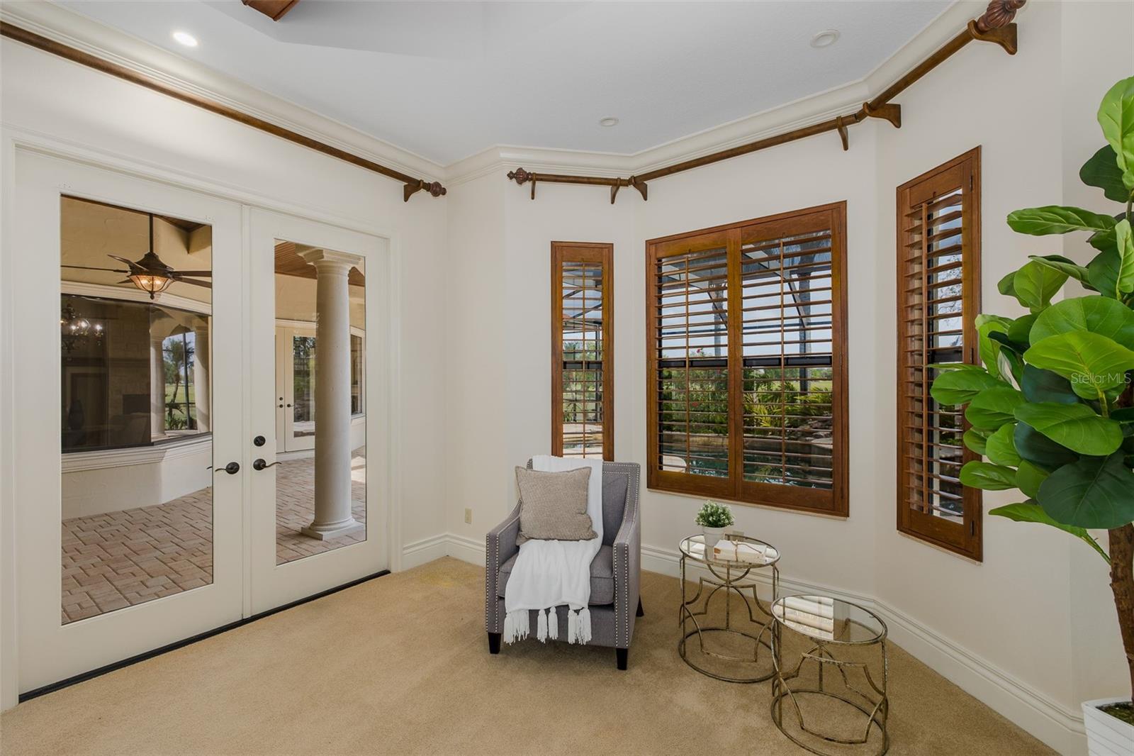 CHAMPIONS CLUB - Residential