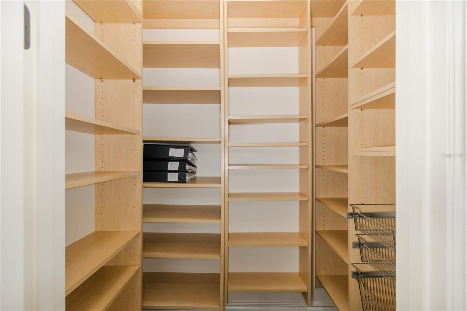 CHAMPIONS CLUB - Residential