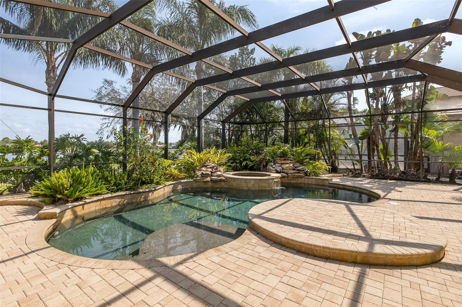 CHAMPIONS CLUB - Residential