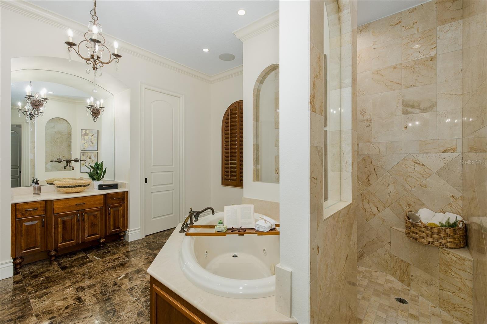 CHAMPIONS CLUB - Residential