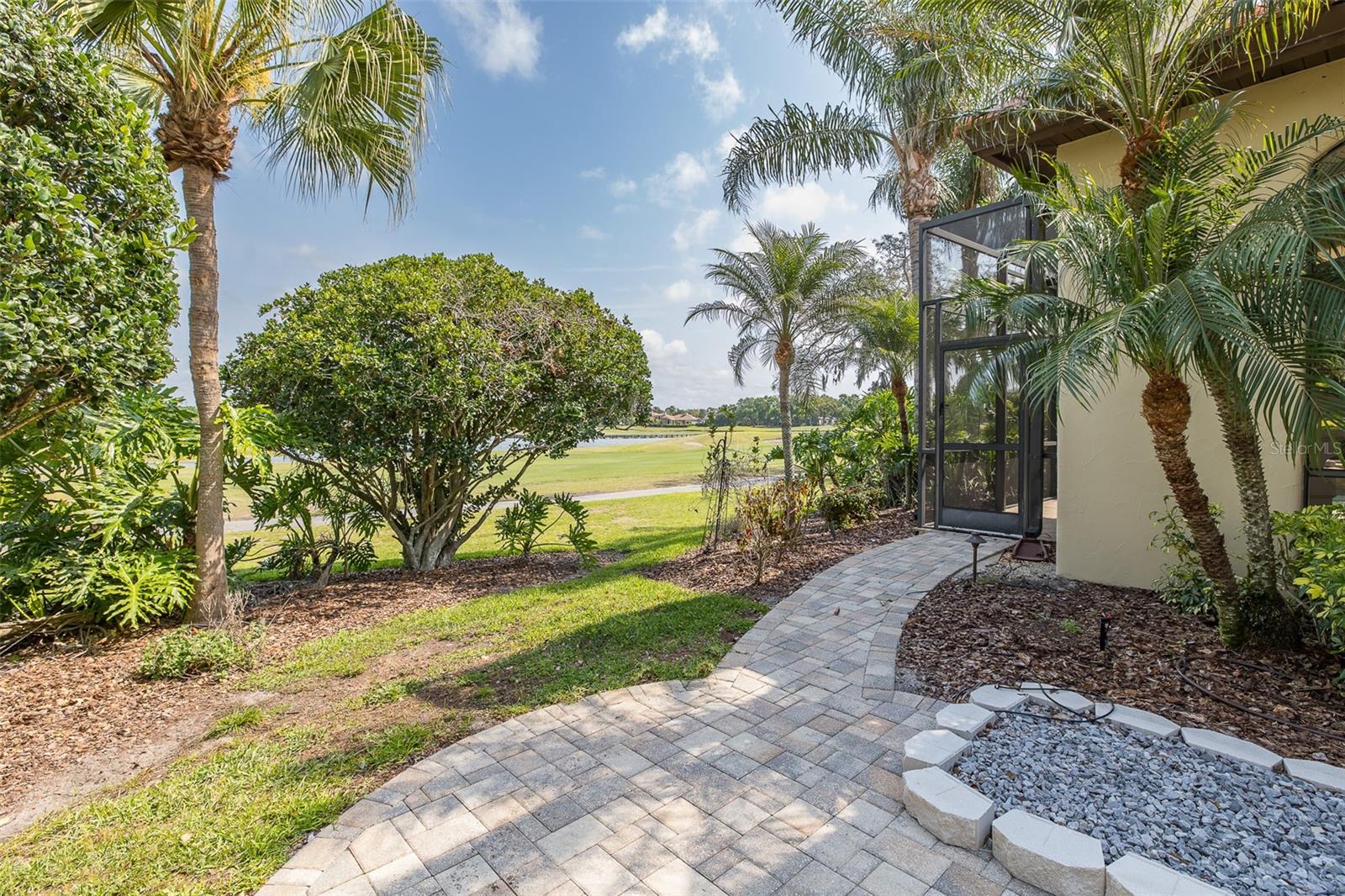 CHAMPIONS CLUB - Residential