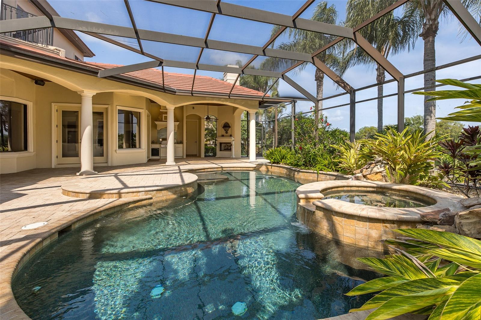 CHAMPIONS CLUB - Residential