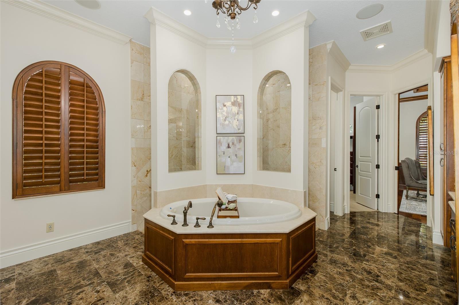 CHAMPIONS CLUB - Residential