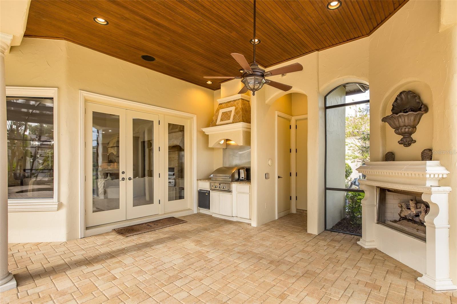 CHAMPIONS CLUB - Residential