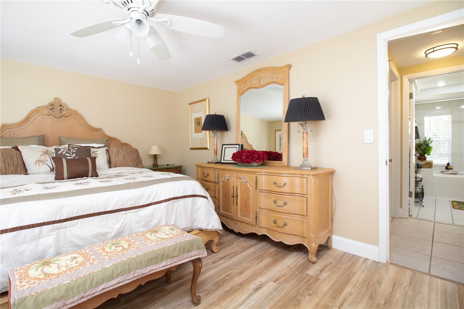 BEACON SQUARE - Residential Lease