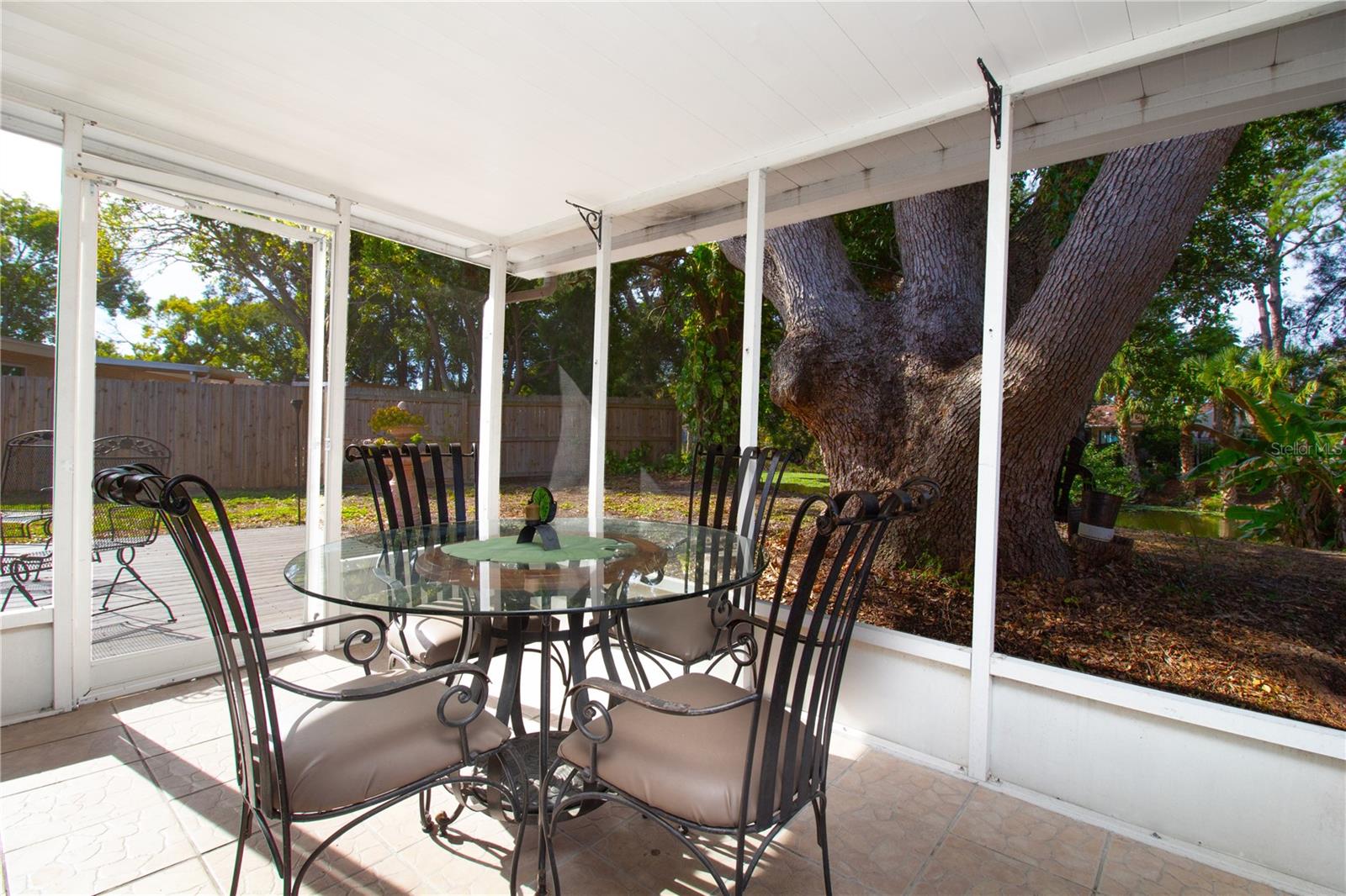 BEACON SQUARE - Residential Lease