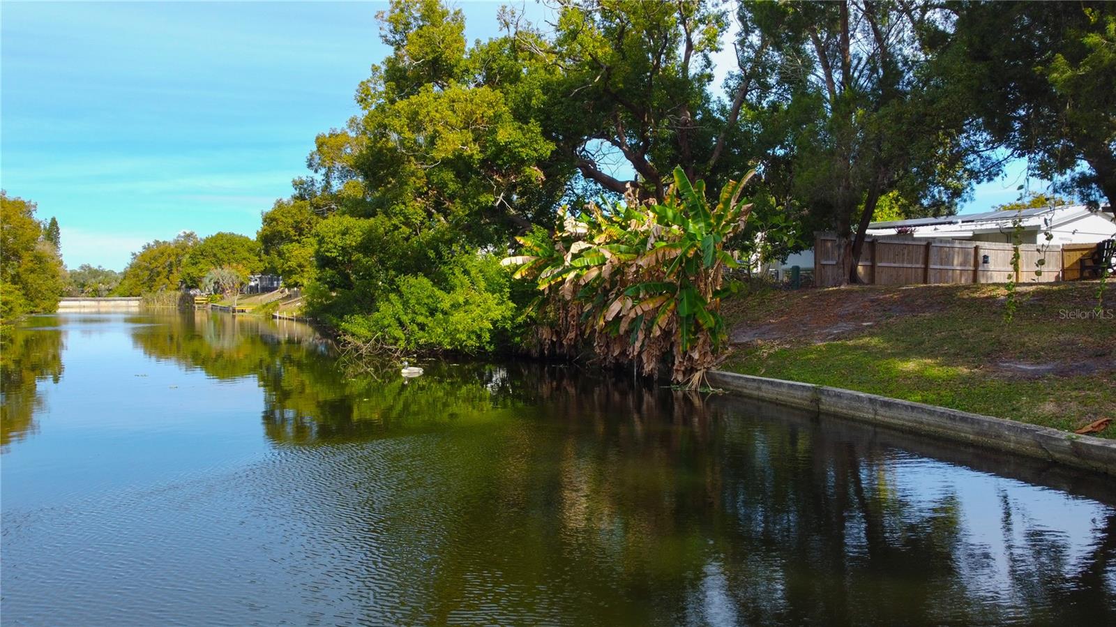 BEACON SQUARE - Residential Lease