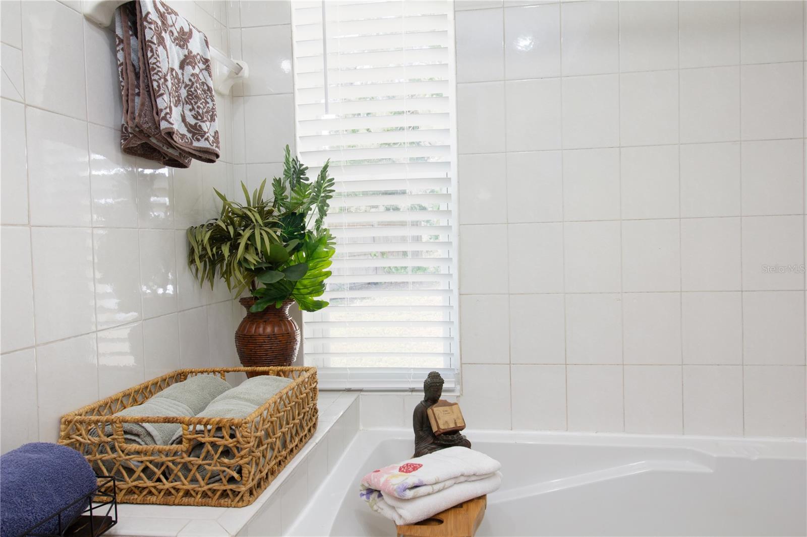 BEACON SQUARE - Residential Lease