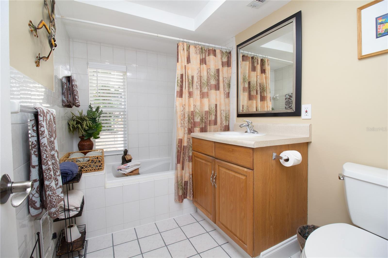 BEACON SQUARE - Residential Lease