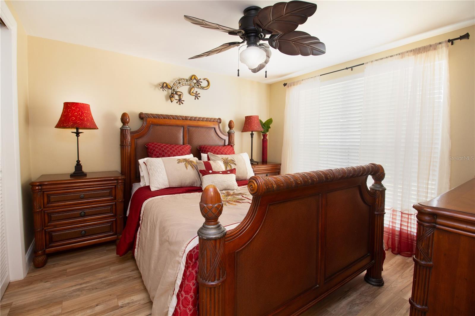 BEACON SQUARE - Residential Lease