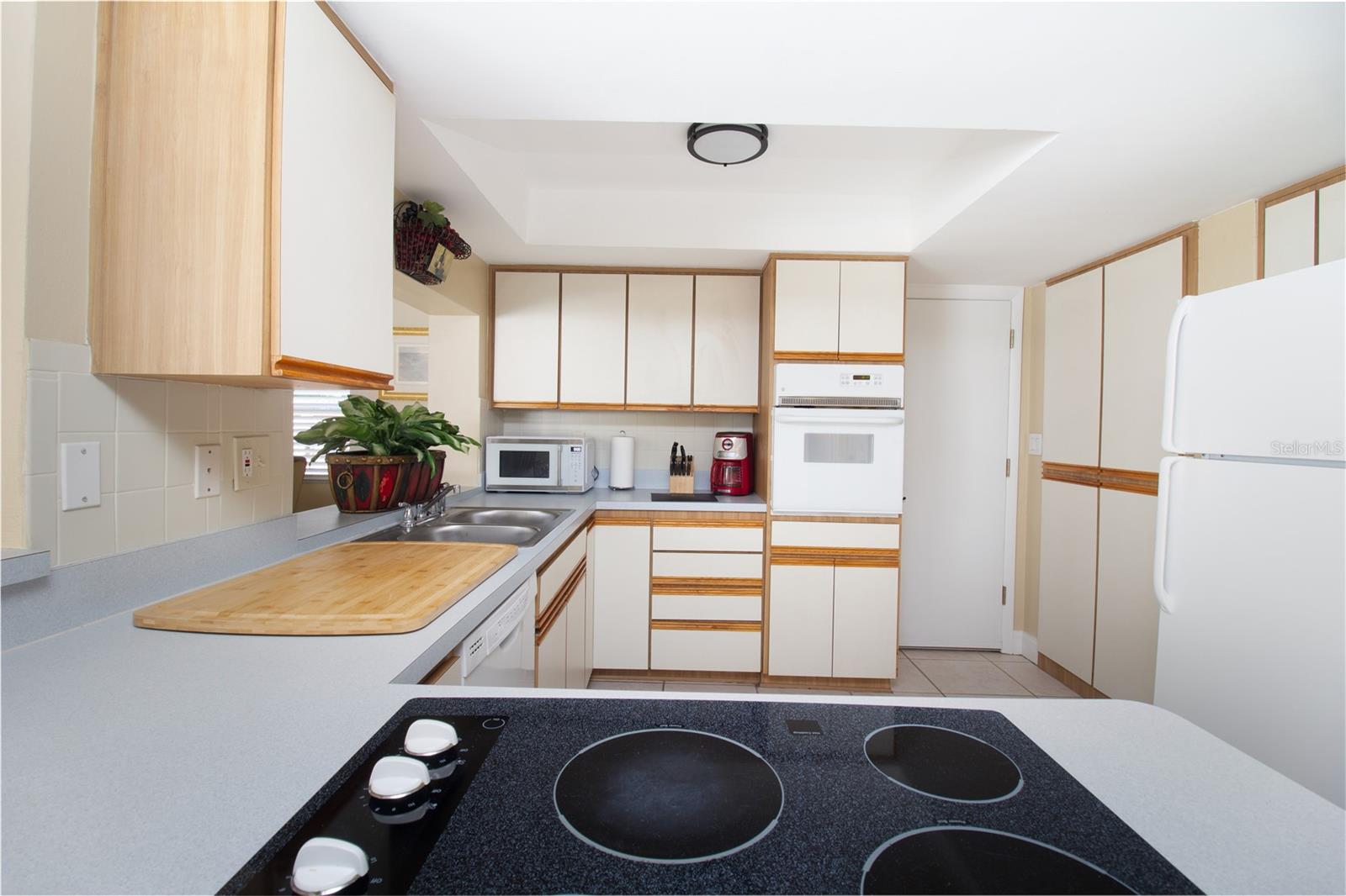 BEACON SQUARE - Residential Lease