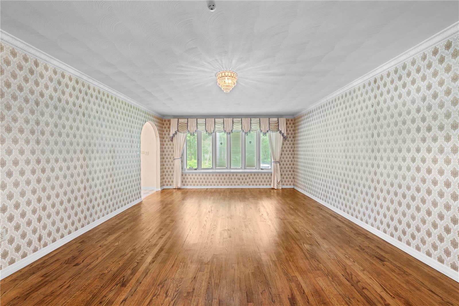ROYAL OAKS ESTATE - Residential
