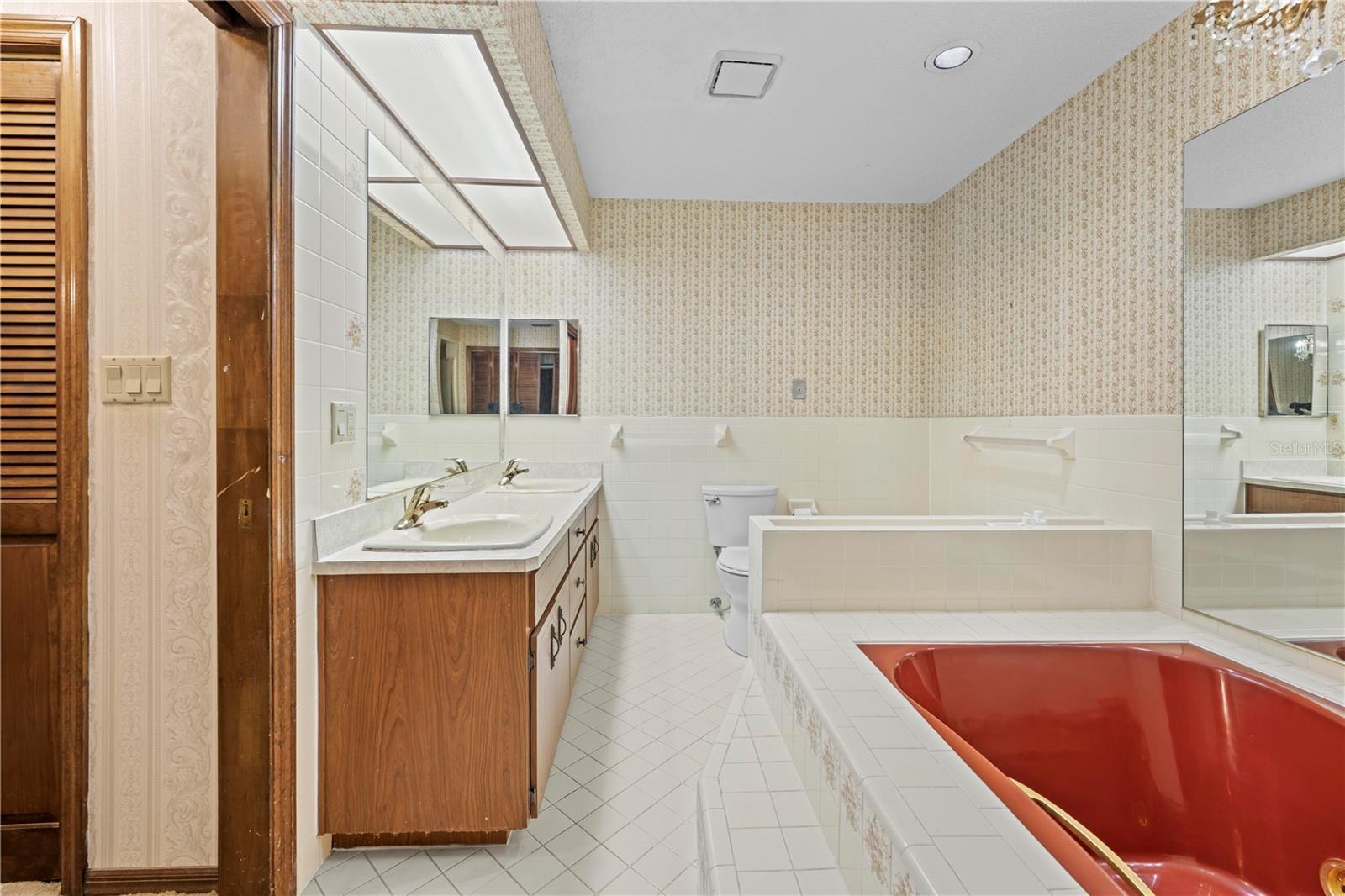 ROYAL OAKS ESTATE - Residential