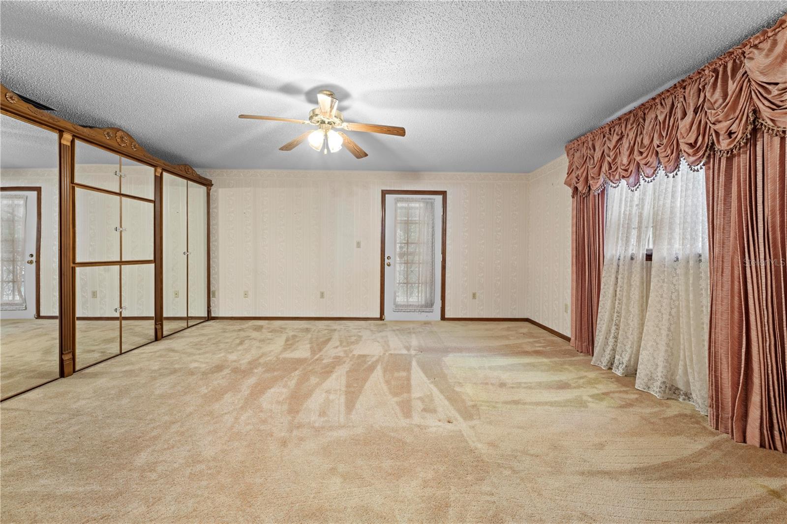 ROYAL OAKS ESTATE - Residential