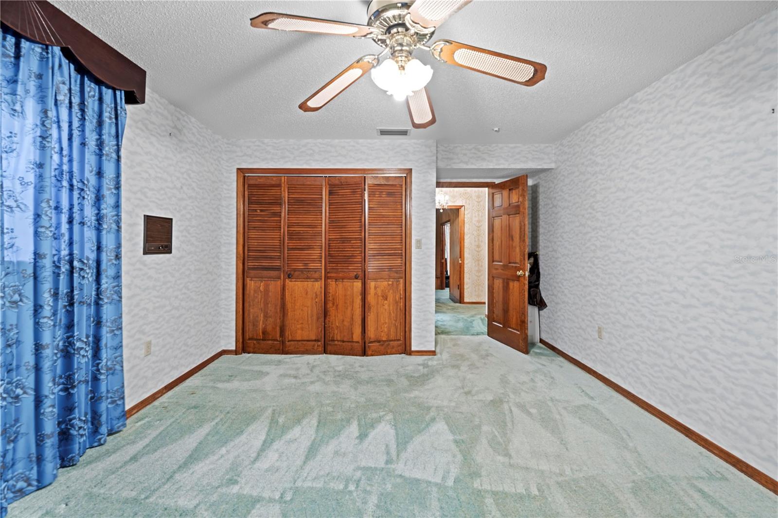 ROYAL OAKS ESTATE - Residential