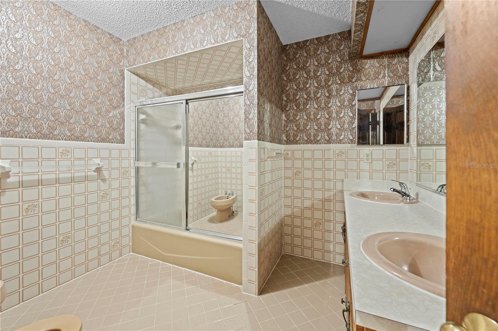 ROYAL OAKS ESTATE - Residential