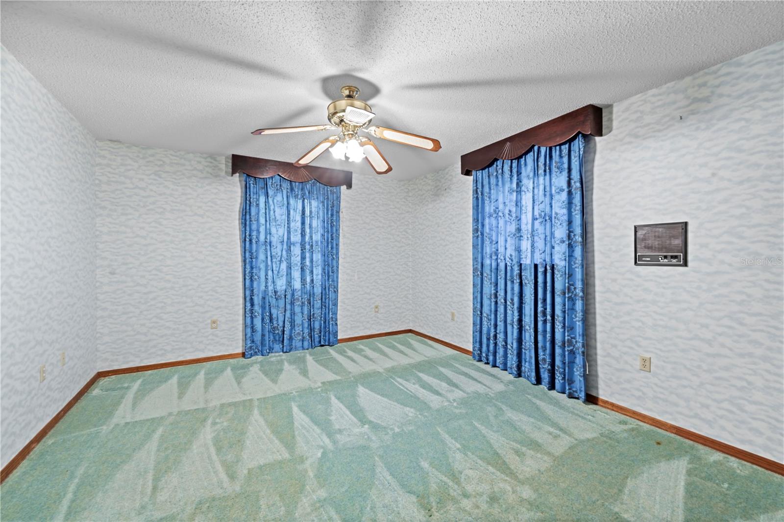 ROYAL OAKS ESTATE - Residential