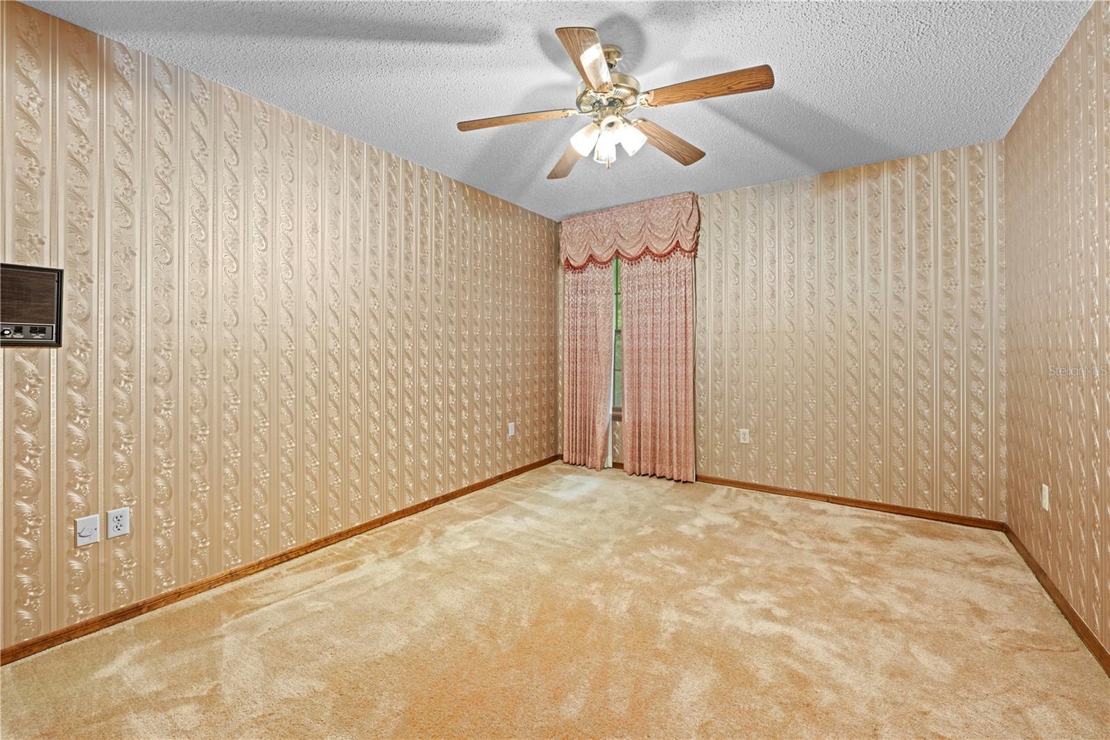 ROYAL OAKS ESTATE - Residential