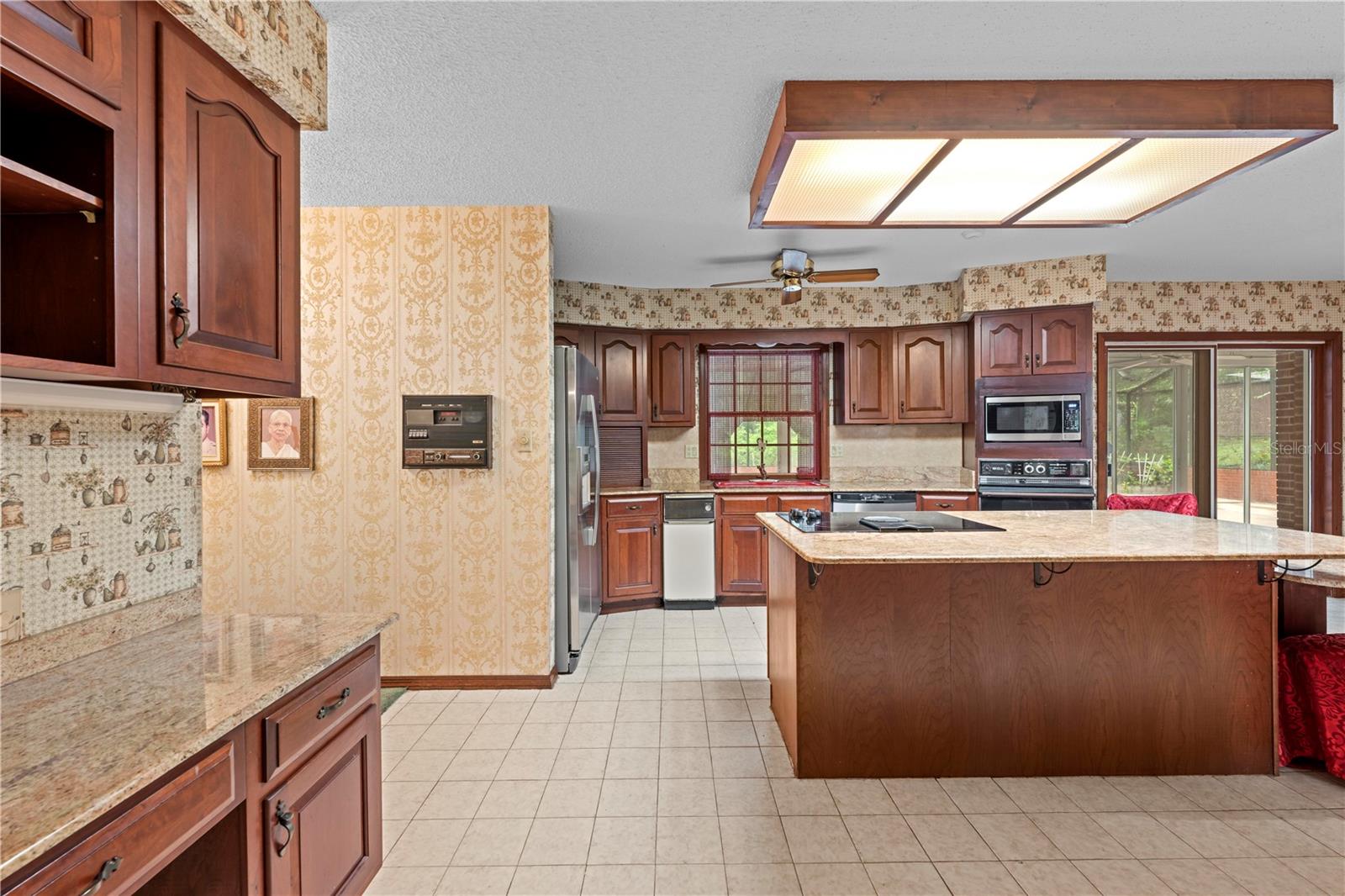 ROYAL OAKS ESTATE - Residential