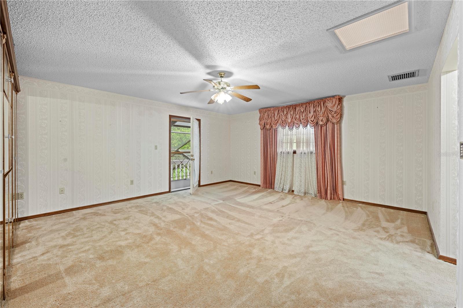 ROYAL OAKS ESTATE - Residential