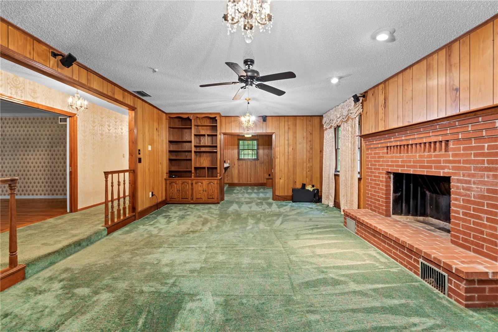 ROYAL OAKS ESTATE - Residential