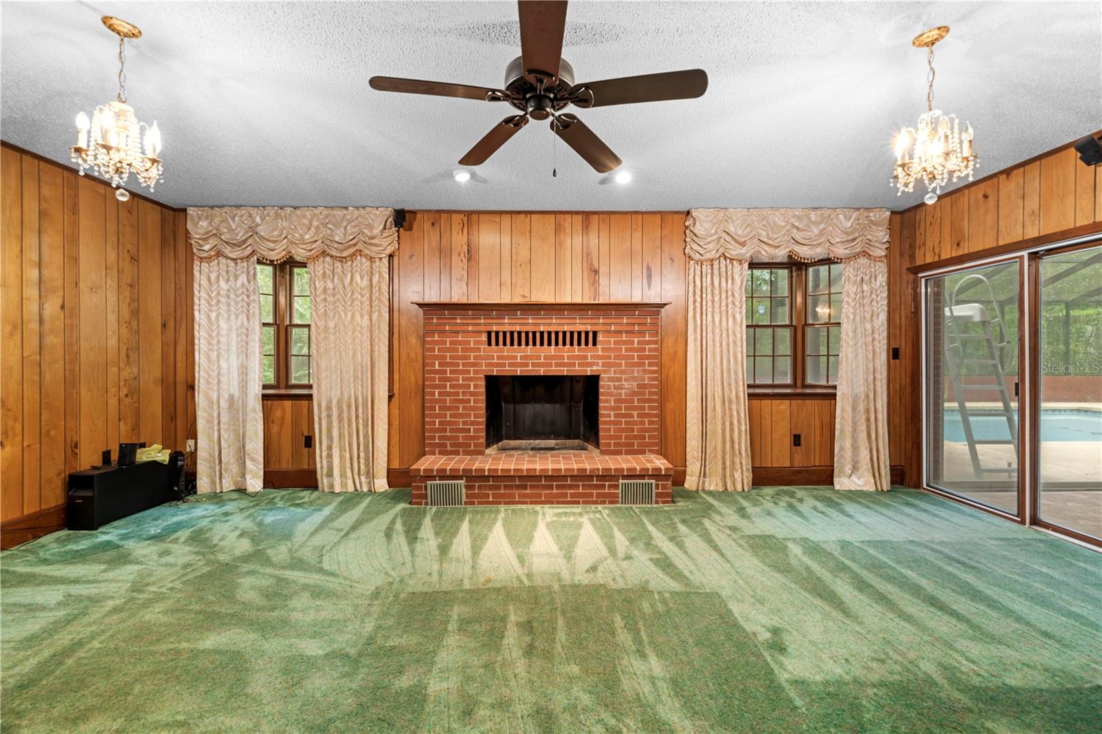 ROYAL OAKS ESTATE - Residential