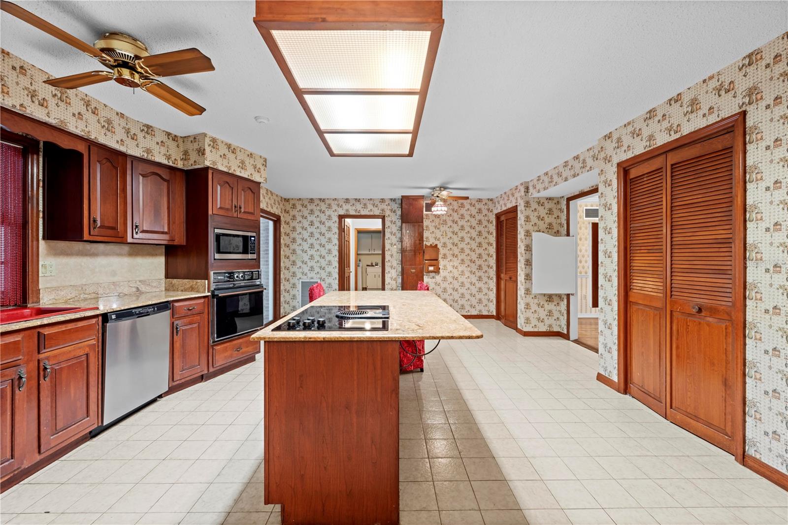 ROYAL OAKS ESTATE - Residential