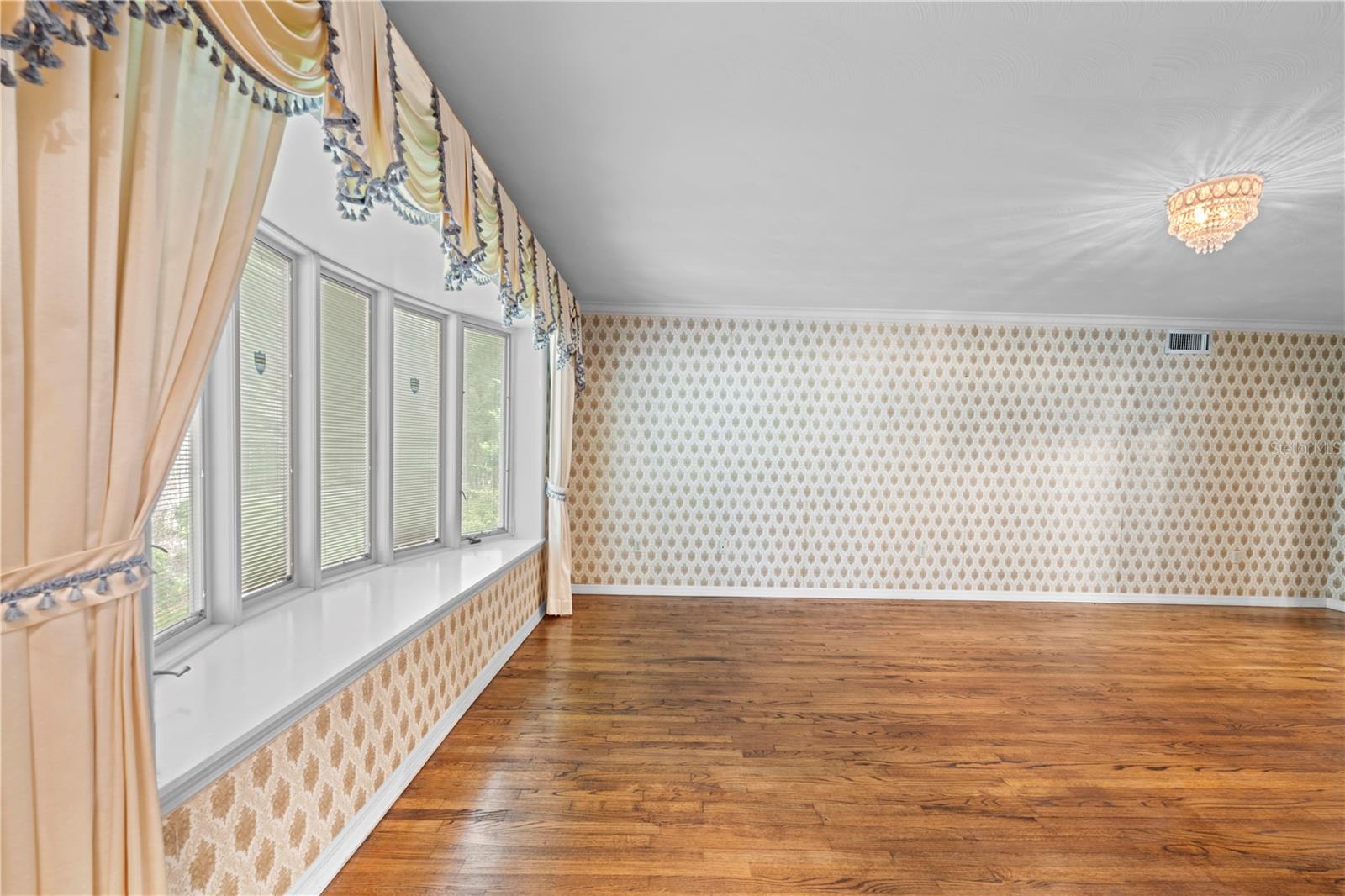 ROYAL OAKS ESTATE - Residential