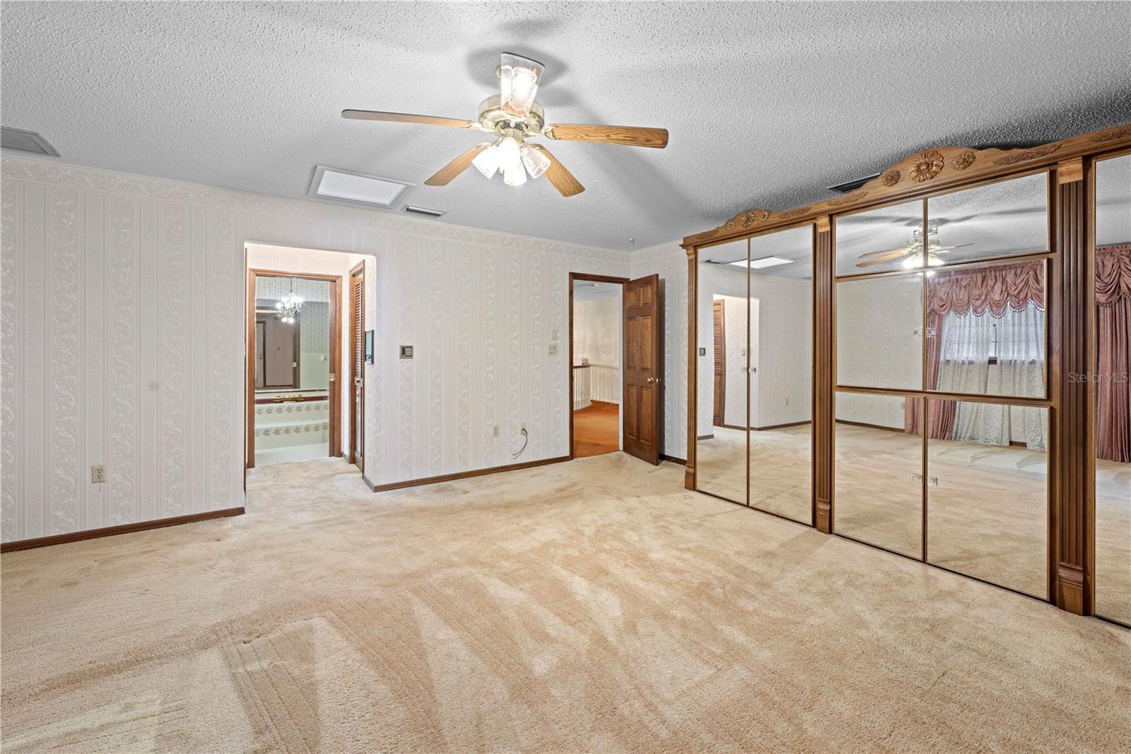 ROYAL OAKS ESTATE - Residential