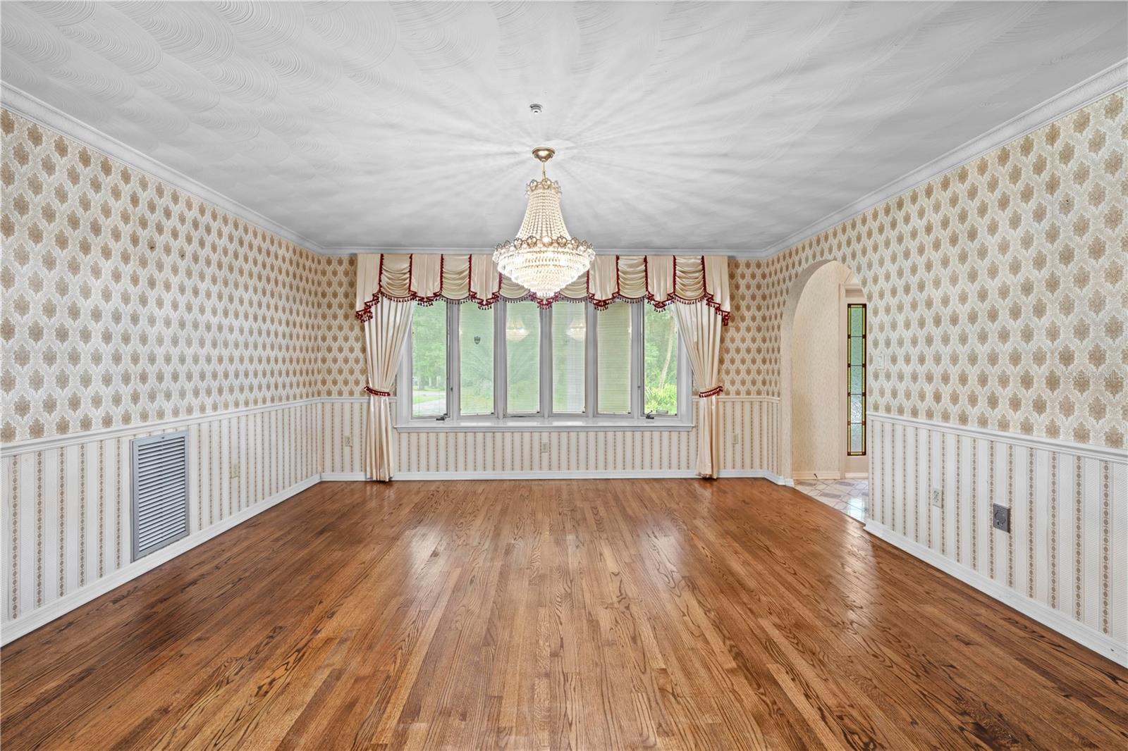 ROYAL OAKS ESTATE - Residential