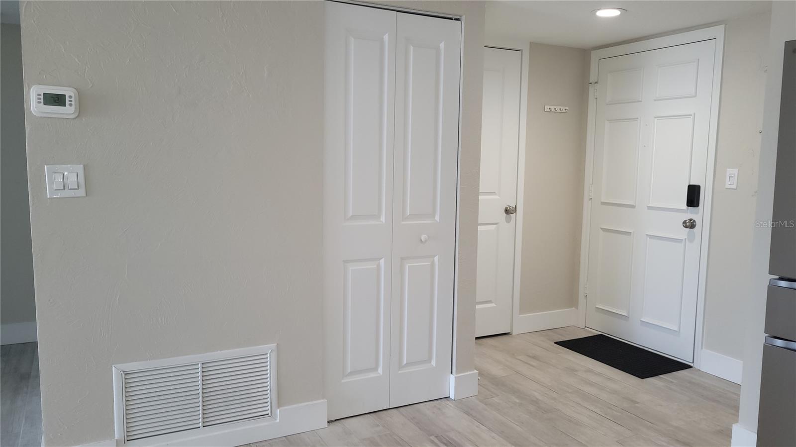 TREASURE ISLAND TENNIS & YACHT CLUB - Residential