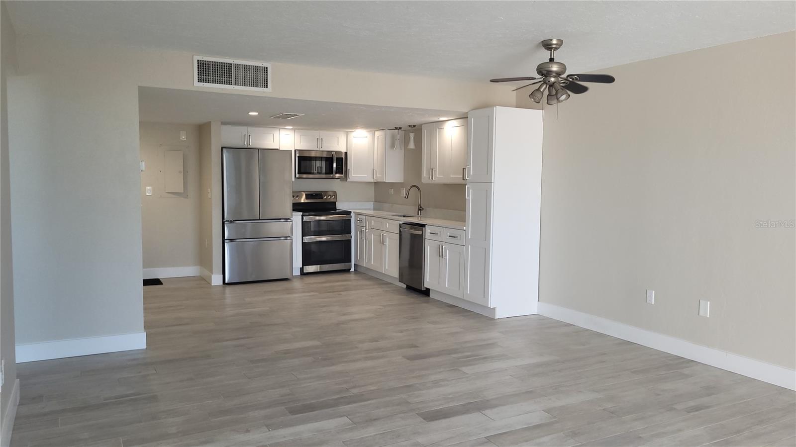 TREASURE ISLAND TENNIS & YACHT CLUB - Residential