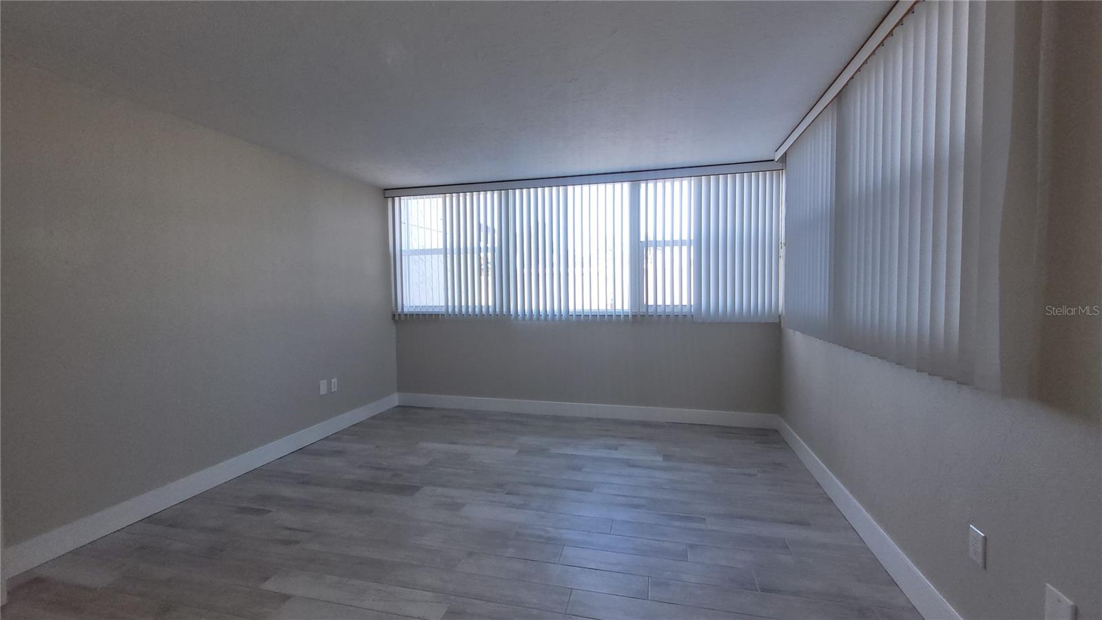 TREASURE ISLAND TENNIS & YACHT CLUB - Residential