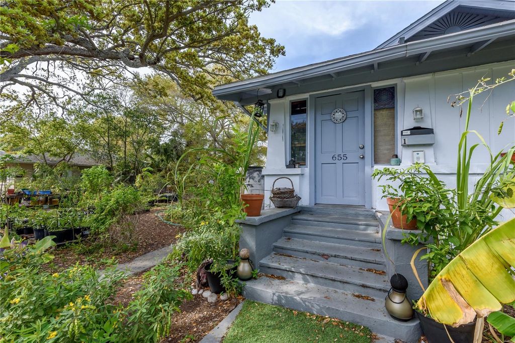 Photo of 655 Paris Avenue S, St Petersburg, FL 33701 (MLS # TB8469031)