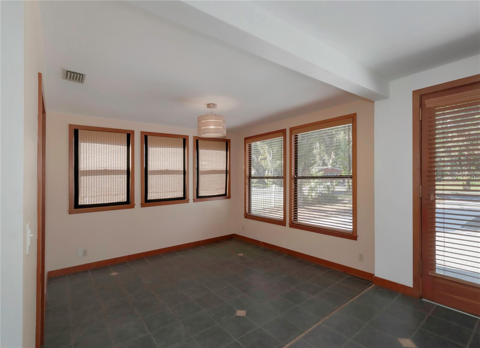 LAKEWOOD ESTATES SEC A - Residential Lease