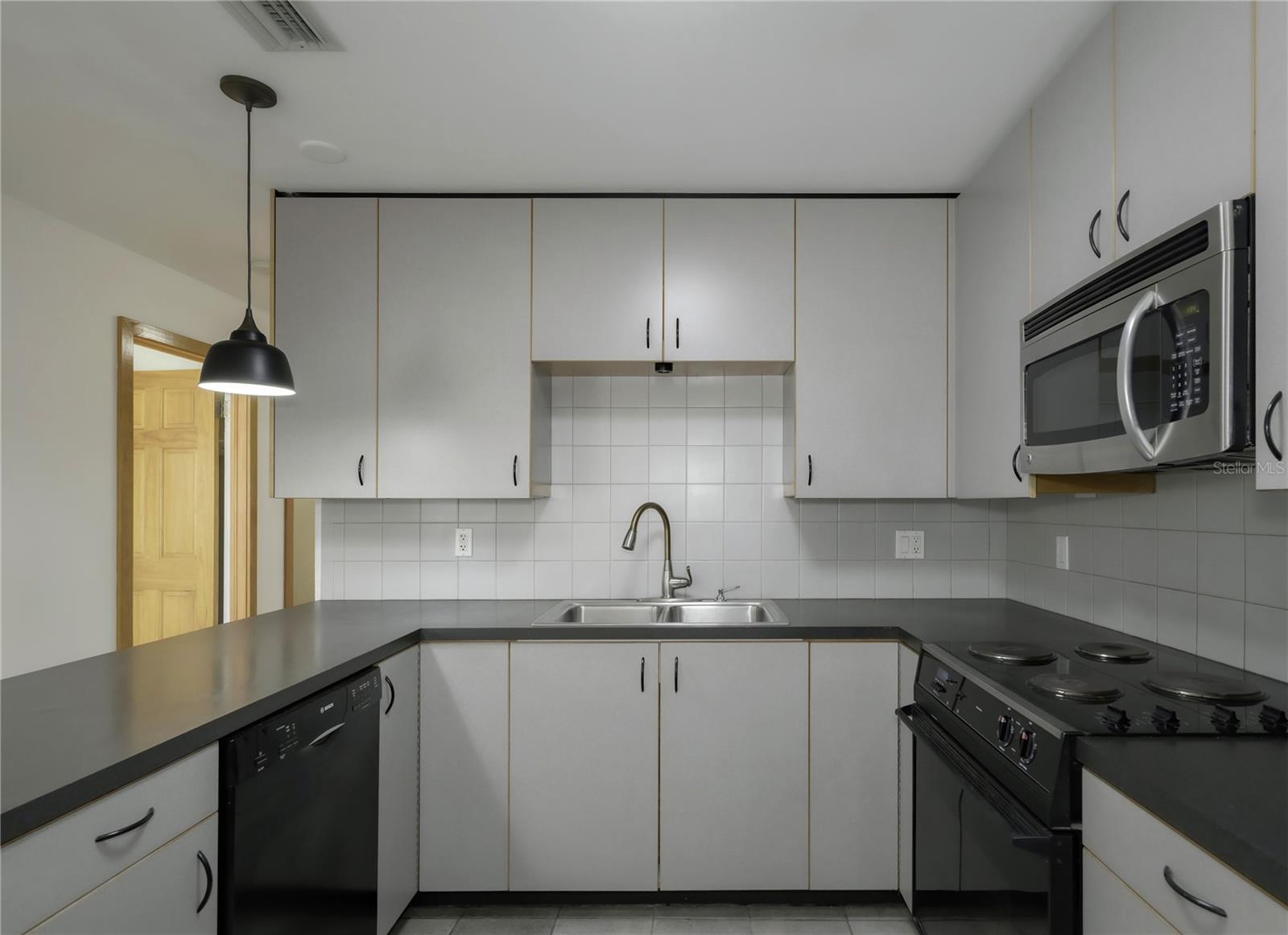 LAKEWOOD ESTATES SEC A - Residential Lease