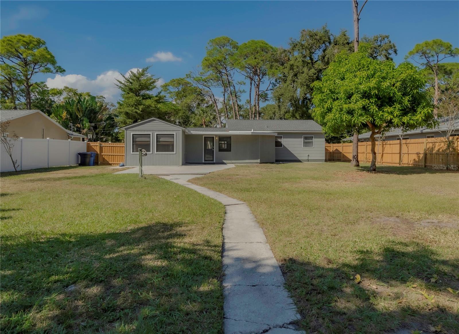 LAKEWOOD ESTATES SEC A - Residential Lease